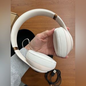 Beats audio wireless headphones